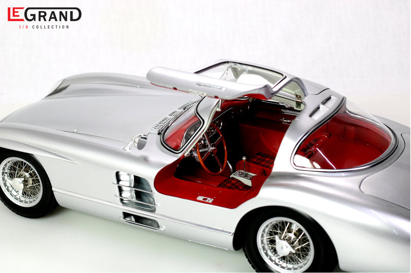 LEGRAND Mercedes-Benz 300 SLR Uhlenhaut Coupé – Scale 1:8 - LE105